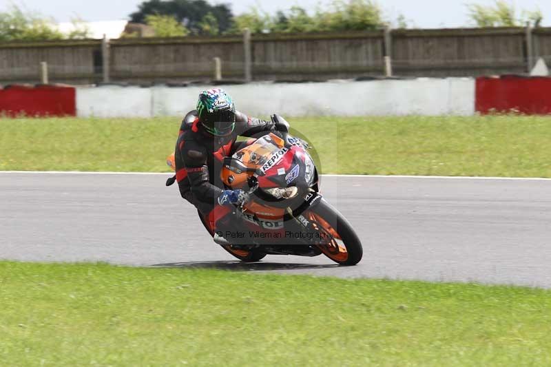 Motorcycle action photographs;Trackday digital images;event digital images;eventdigitalimages;no limits trackday;peter wileman photography;snetterton;snetterton circuit norfolk;snetterton photographs;trackday;trackday photos