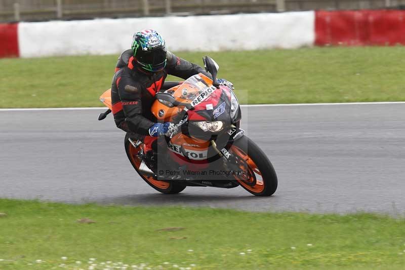 Motorcycle action photographs;Trackday digital images;event digital images;eventdigitalimages;no limits trackday;peter wileman photography;snetterton;snetterton circuit norfolk;snetterton photographs;trackday;trackday photos