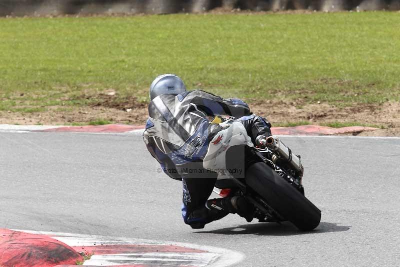 Motorcycle action photographs;Trackday digital images;event digital images;eventdigitalimages;no limits trackday;peter wileman photography;snetterton;snetterton circuit norfolk;snetterton photographs;trackday;trackday photos