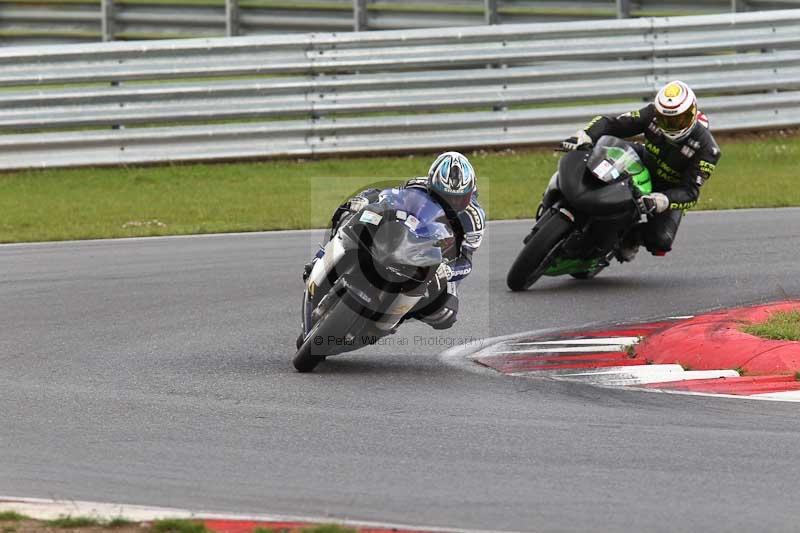 Motorcycle action photographs;Trackday digital images;event digital images;eventdigitalimages;no limits trackday;peter wileman photography;snetterton;snetterton circuit norfolk;snetterton photographs;trackday;trackday photos