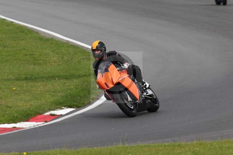 Motorcycle action photographs;Trackday digital images;event digital images;eventdigitalimages;no limits trackday;peter wileman photography;snetterton;snetterton circuit norfolk;snetterton photographs;trackday;trackday photos