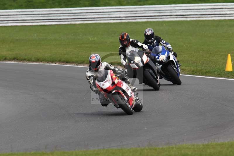 Motorcycle action photographs;Trackday digital images;event digital images;eventdigitalimages;no limits trackday;peter wileman photography;snetterton;snetterton circuit norfolk;snetterton photographs;trackday;trackday photos