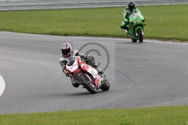 Motorcycle action photographs;Trackday digital images;event digital images;eventdigitalimages;no limits trackday;peter wileman photography;snetterton;snetterton circuit norfolk;snetterton photographs;trackday;trackday photos