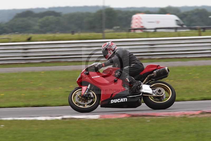 Motorcycle action photographs;Trackday digital images;event digital images;eventdigitalimages;no limits trackday;peter wileman photography;snetterton;snetterton circuit norfolk;snetterton photographs;trackday;trackday photos