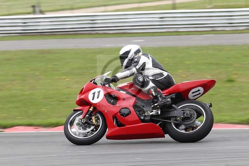 Motorcycle action photographs;Trackday digital images;event digital images;eventdigitalimages;no limits trackday;peter wileman photography;snetterton;snetterton circuit norfolk;snetterton photographs;trackday;trackday photos