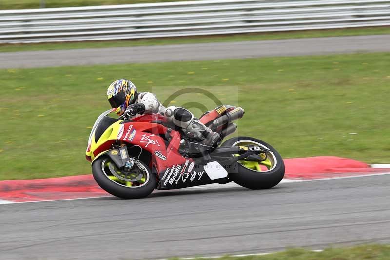 Motorcycle action photographs;Trackday digital images;event digital images;eventdigitalimages;no limits trackday;peter wileman photography;snetterton;snetterton circuit norfolk;snetterton photographs;trackday;trackday photos