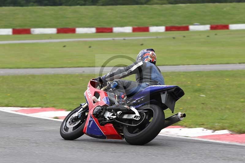 Motorcycle action photographs;Trackday digital images;event digital images;eventdigitalimages;no limits trackday;peter wileman photography;snetterton;snetterton circuit norfolk;snetterton photographs;trackday;trackday photos