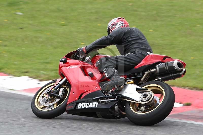 Motorcycle action photographs;Trackday digital images;event digital images;eventdigitalimages;no limits trackday;peter wileman photography;snetterton;snetterton circuit norfolk;snetterton photographs;trackday;trackday photos