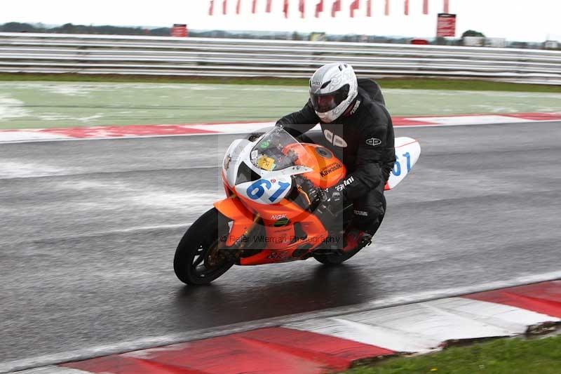 Motorcycle action photographs;Trackday digital images;event digital images;eventdigitalimages;no limits trackday;peter wileman photography;snetterton;snetterton circuit norfolk;snetterton photographs;trackday;trackday photos