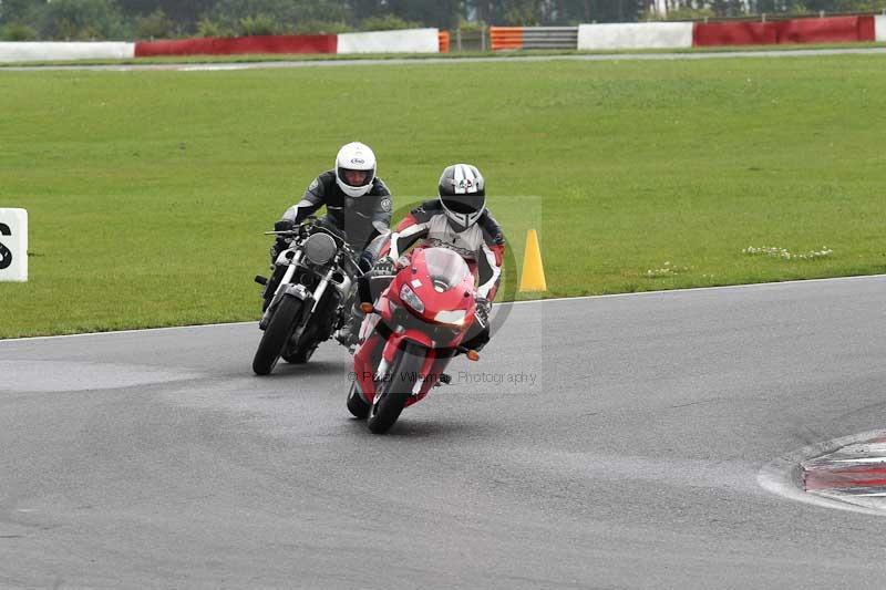 Motorcycle action photographs;Trackday digital images;event digital images;eventdigitalimages;no limits trackday;peter wileman photography;snetterton;snetterton circuit norfolk;snetterton photographs;trackday;trackday photos