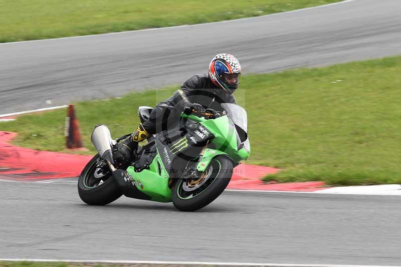 Motorcycle action photographs;Trackday digital images;event digital images;eventdigitalimages;no limits trackday;peter wileman photography;snetterton;snetterton circuit norfolk;snetterton photographs;trackday;trackday photos