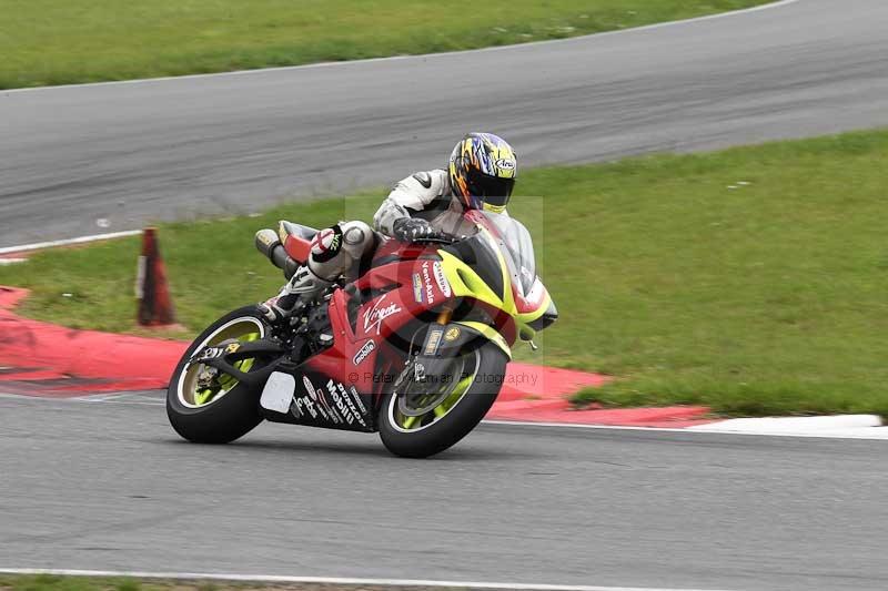 Motorcycle action photographs;Trackday digital images;event digital images;eventdigitalimages;no limits trackday;peter wileman photography;snetterton;snetterton circuit norfolk;snetterton photographs;trackday;trackday photos