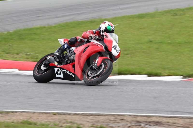 Motorcycle action photographs;Trackday digital images;event digital images;eventdigitalimages;no limits trackday;peter wileman photography;snetterton;snetterton circuit norfolk;snetterton photographs;trackday;trackday photos