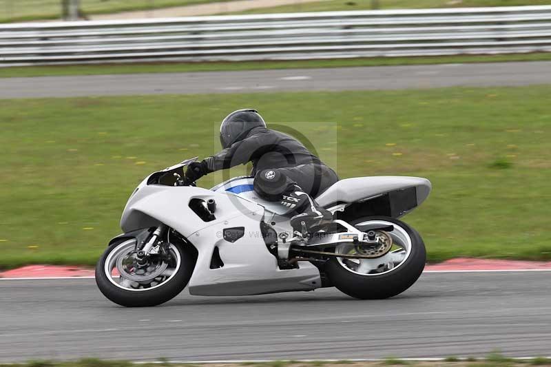 Motorcycle action photographs;Trackday digital images;event digital images;eventdigitalimages;no limits trackday;peter wileman photography;snetterton;snetterton circuit norfolk;snetterton photographs;trackday;trackday photos