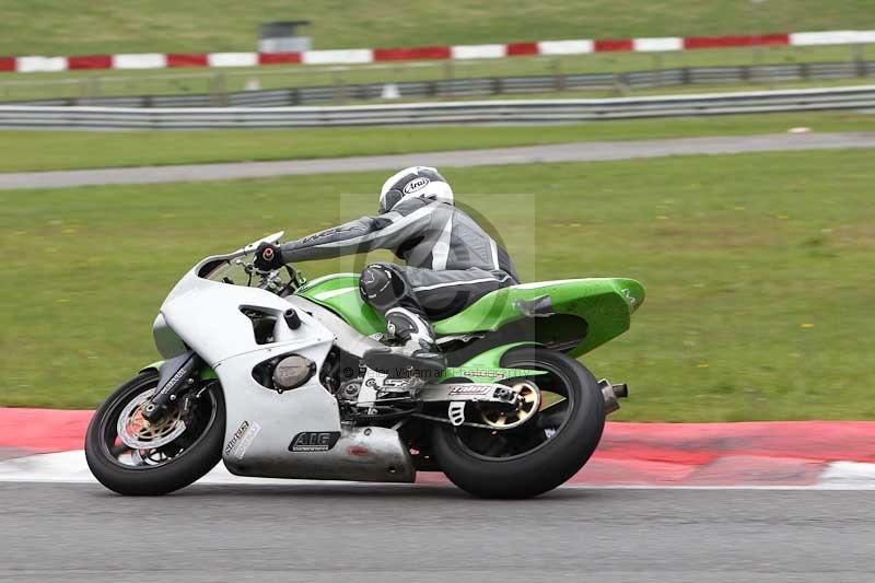 Motorcycle action photographs;Trackday digital images;event digital images;eventdigitalimages;no limits trackday;peter wileman photography;snetterton;snetterton circuit norfolk;snetterton photographs;trackday;trackday photos