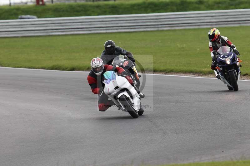 Motorcycle action photographs;Trackday digital images;event digital images;eventdigitalimages;no limits trackday;peter wileman photography;snetterton;snetterton circuit norfolk;snetterton photographs;trackday;trackday photos