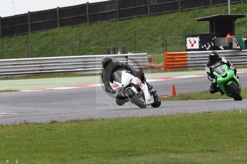 Motorcycle action photographs;Trackday digital images;event digital images;eventdigitalimages;no limits trackday;peter wileman photography;snetterton;snetterton circuit norfolk;snetterton photographs;trackday;trackday photos