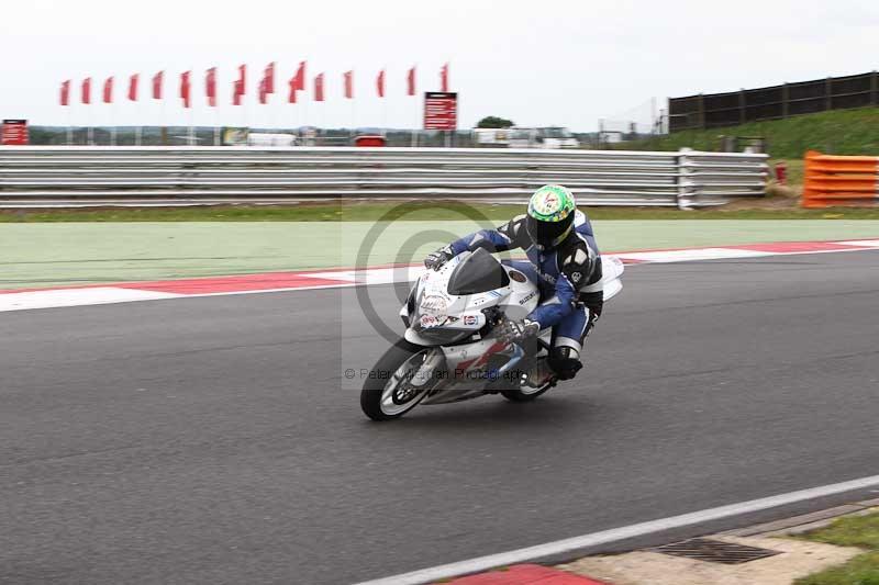 Motorcycle action photographs;Trackday digital images;event digital images;eventdigitalimages;no limits trackday;peter wileman photography;snetterton;snetterton circuit norfolk;snetterton photographs;trackday;trackday photos