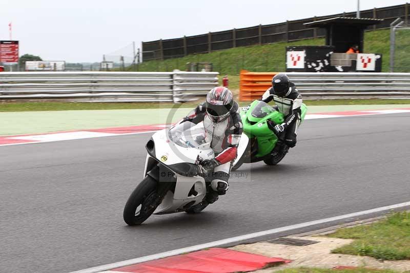 Motorcycle action photographs;Trackday digital images;event digital images;eventdigitalimages;no limits trackday;peter wileman photography;snetterton;snetterton circuit norfolk;snetterton photographs;trackday;trackday photos