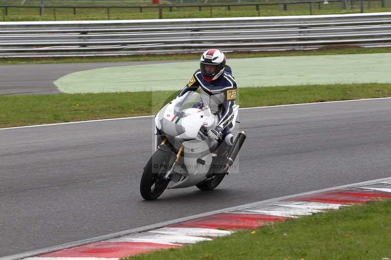 Motorcycle action photographs;Trackday digital images;event digital images;eventdigitalimages;no limits trackday;peter wileman photography;snetterton;snetterton circuit norfolk;snetterton photographs;trackday;trackday photos