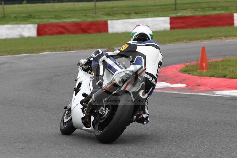 Motorcycle action photographs;Trackday digital images;event digital images;eventdigitalimages;no limits trackday;peter wileman photography;snetterton;snetterton circuit norfolk;snetterton photographs;trackday;trackday photos