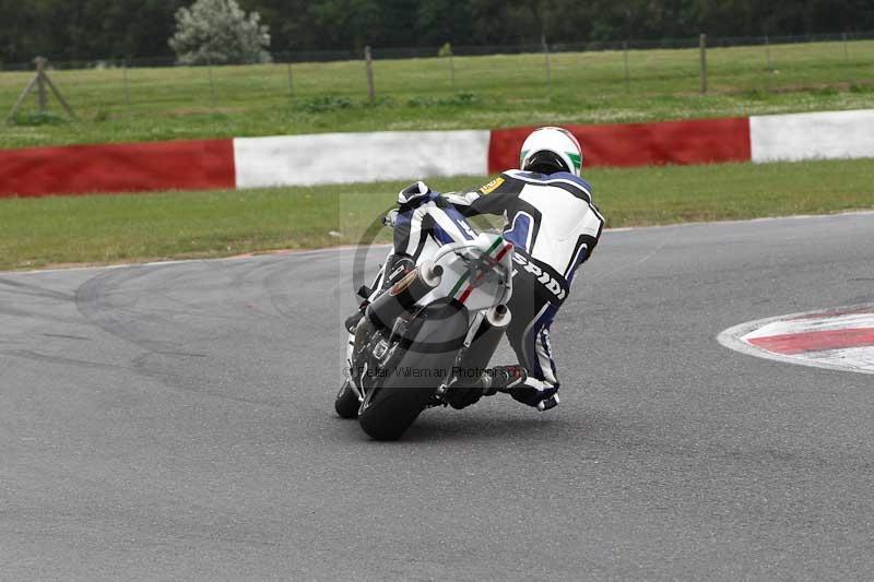 Motorcycle action photographs;Trackday digital images;event digital images;eventdigitalimages;no limits trackday;peter wileman photography;snetterton;snetterton circuit norfolk;snetterton photographs;trackday;trackday photos