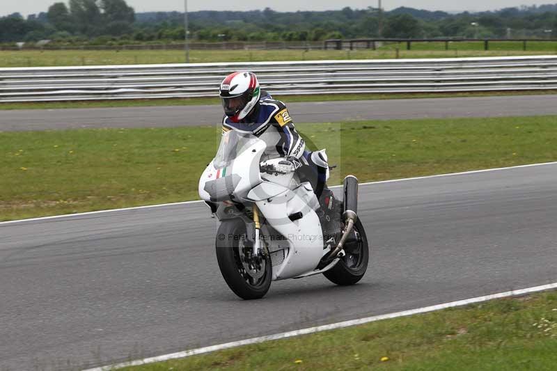 Motorcycle action photographs;Trackday digital images;event digital images;eventdigitalimages;no limits trackday;peter wileman photography;snetterton;snetterton circuit norfolk;snetterton photographs;trackday;trackday photos