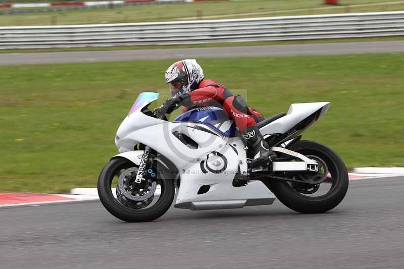 Motorcycle action photographs;Trackday digital images;event digital images;eventdigitalimages;no limits trackday;peter wileman photography;snetterton;snetterton circuit norfolk;snetterton photographs;trackday;trackday photos