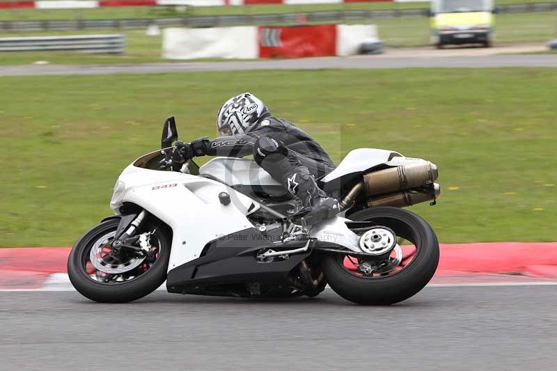 Motorcycle action photographs;Trackday digital images;event digital images;eventdigitalimages;no limits trackday;peter wileman photography;snetterton;snetterton circuit norfolk;snetterton photographs;trackday;trackday photos