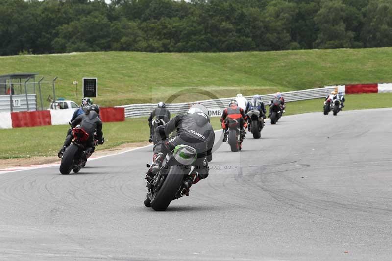 Motorcycle action photographs;Trackday digital images;event digital images;eventdigitalimages;no limits trackday;peter wileman photography;snetterton;snetterton circuit norfolk;snetterton photographs;trackday;trackday photos