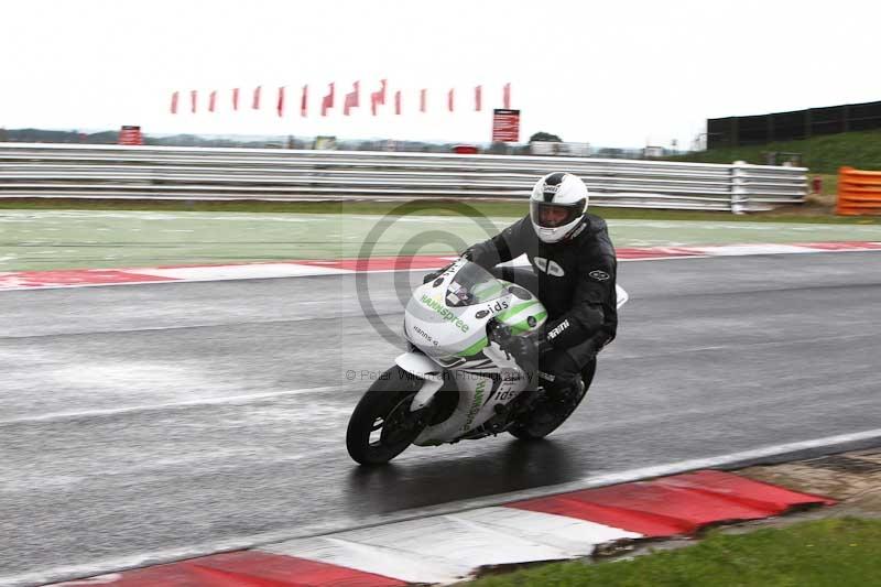 Motorcycle action photographs;Trackday digital images;event digital images;eventdigitalimages;no limits trackday;peter wileman photography;snetterton;snetterton circuit norfolk;snetterton photographs;trackday;trackday photos