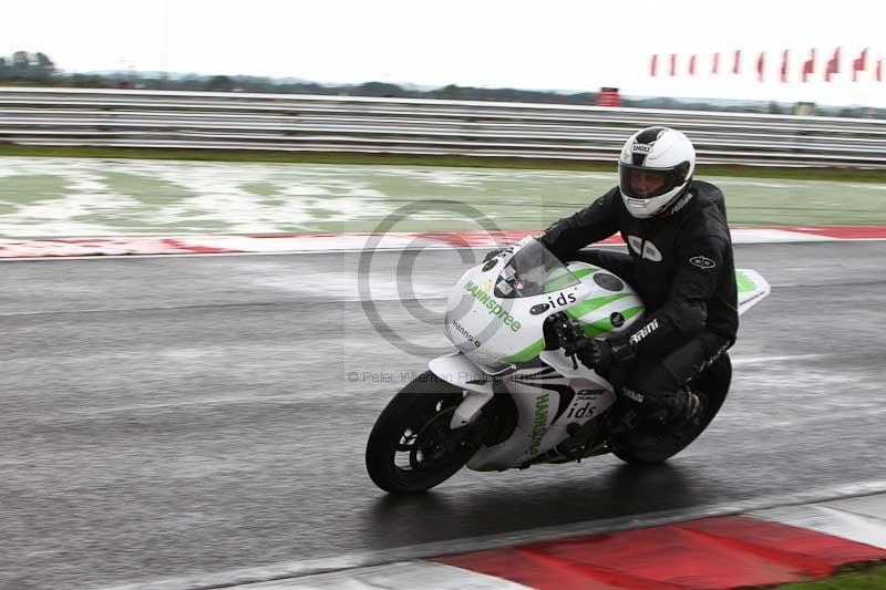 Motorcycle action photographs;Trackday digital images;event digital images;eventdigitalimages;no limits trackday;peter wileman photography;snetterton;snetterton circuit norfolk;snetterton photographs;trackday;trackday photos