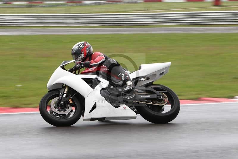 Motorcycle action photographs;Trackday digital images;event digital images;eventdigitalimages;no limits trackday;peter wileman photography;snetterton;snetterton circuit norfolk;snetterton photographs;trackday;trackday photos