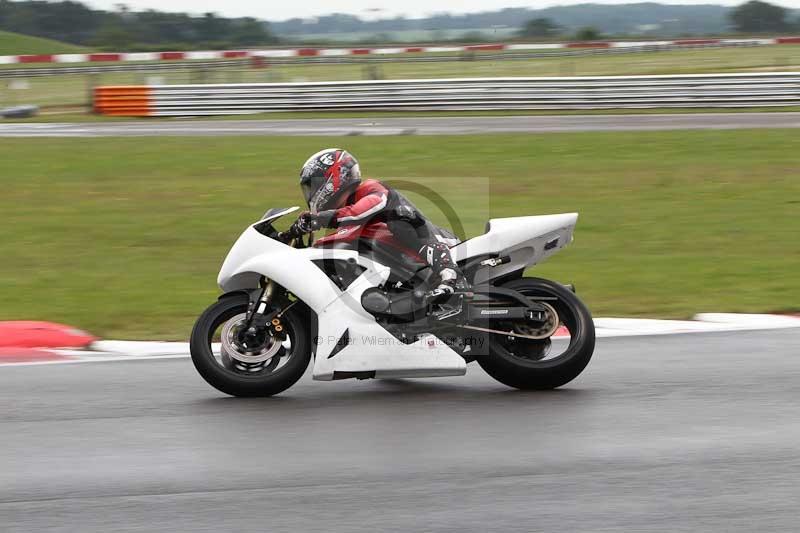 Motorcycle action photographs;Trackday digital images;event digital images;eventdigitalimages;no limits trackday;peter wileman photography;snetterton;snetterton circuit norfolk;snetterton photographs;trackday;trackday photos