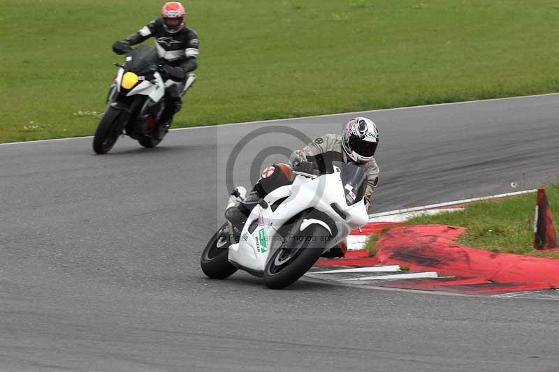 Motorcycle action photographs;Trackday digital images;event digital images;eventdigitalimages;no limits trackday;peter wileman photography;snetterton;snetterton circuit norfolk;snetterton photographs;trackday;trackday photos