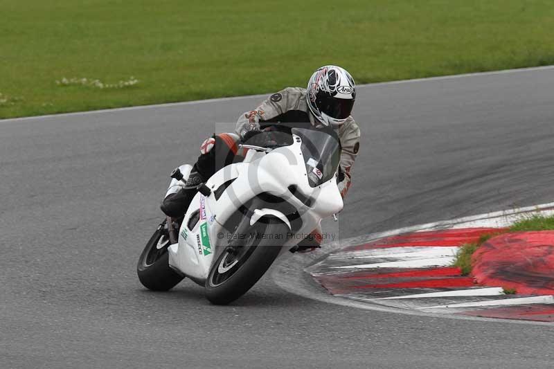 Motorcycle action photographs;Trackday digital images;event digital images;eventdigitalimages;no limits trackday;peter wileman photography;snetterton;snetterton circuit norfolk;snetterton photographs;trackday;trackday photos