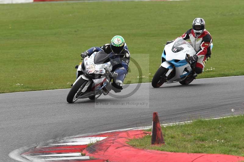 Motorcycle action photographs;Trackday digital images;event digital images;eventdigitalimages;no limits trackday;peter wileman photography;snetterton;snetterton circuit norfolk;snetterton photographs;trackday;trackday photos