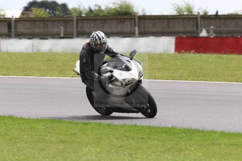 Motorcycle action photographs;Trackday digital images;event digital images;eventdigitalimages;no limits trackday;peter wileman photography;snetterton;snetterton circuit norfolk;snetterton photographs;trackday;trackday photos