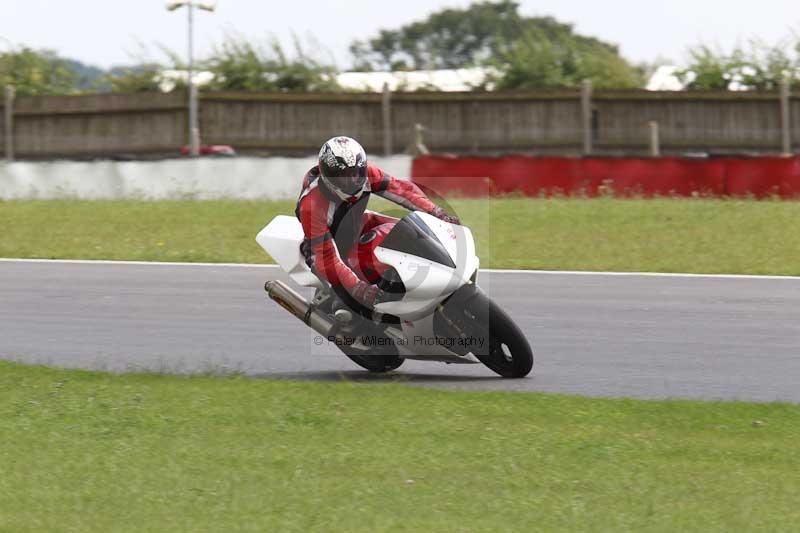 Motorcycle action photographs;Trackday digital images;event digital images;eventdigitalimages;no limits trackday;peter wileman photography;snetterton;snetterton circuit norfolk;snetterton photographs;trackday;trackday photos