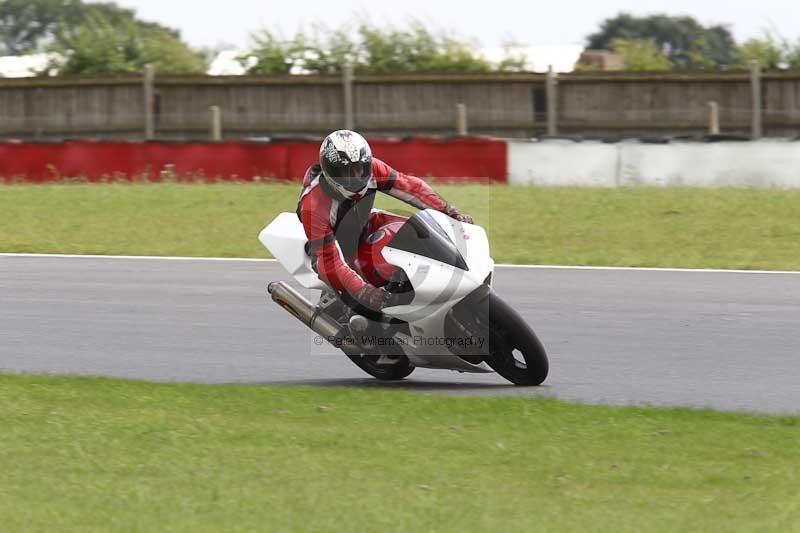 Motorcycle action photographs;Trackday digital images;event digital images;eventdigitalimages;no limits trackday;peter wileman photography;snetterton;snetterton circuit norfolk;snetterton photographs;trackday;trackday photos