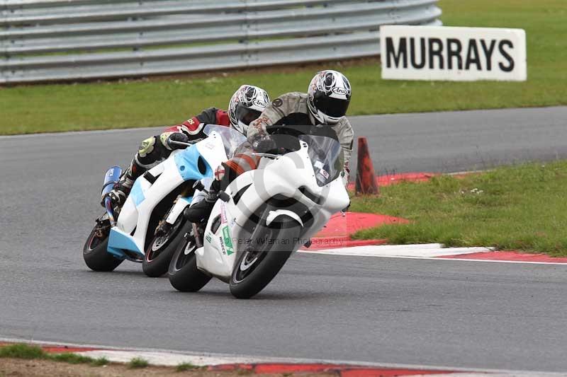 Motorcycle action photographs;Trackday digital images;event digital images;eventdigitalimages;no limits trackday;peter wileman photography;snetterton;snetterton circuit norfolk;snetterton photographs;trackday;trackday photos