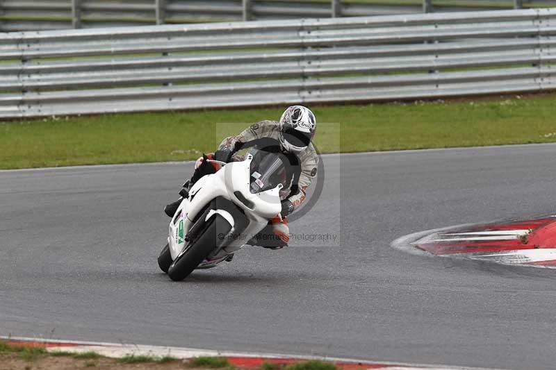 Motorcycle action photographs;Trackday digital images;event digital images;eventdigitalimages;no limits trackday;peter wileman photography;snetterton;snetterton circuit norfolk;snetterton photographs;trackday;trackday photos