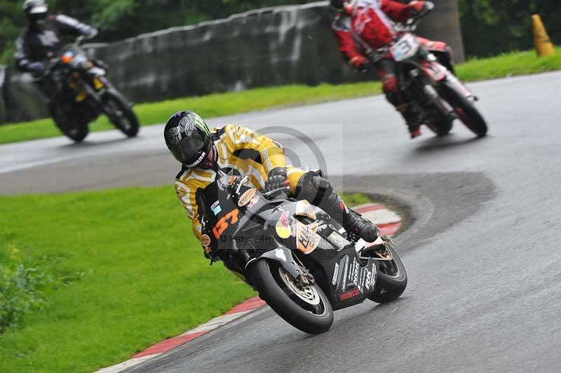 Motorcycle action photographs;Trackday digital images;cadwell;cadwell park photographs;event digital images;eventdigitalimages;motor racing louth lincolnshire;no limits trackdays;peter wileman photography;trackday;trackday photos