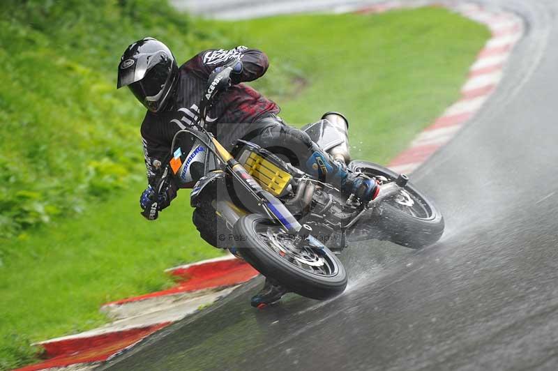 Motorcycle action photographs;Trackday digital images;cadwell;cadwell park photographs;event digital images;eventdigitalimages;motor racing louth lincolnshire;no limits trackdays;peter wileman photography;trackday;trackday photos