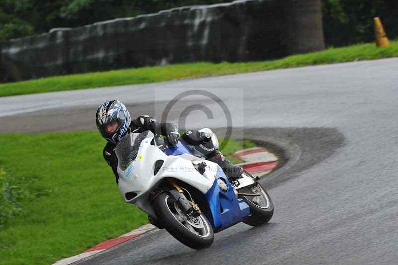 Motorcycle action photographs;Trackday digital images;cadwell;cadwell park photographs;event digital images;eventdigitalimages;motor racing louth lincolnshire;no limits trackdays;peter wileman photography;trackday;trackday photos