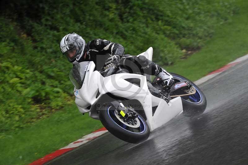 Motorcycle action photographs;Trackday digital images;cadwell;cadwell park photographs;event digital images;eventdigitalimages;motor racing louth lincolnshire;no limits trackdays;peter wileman photography;trackday;trackday photos