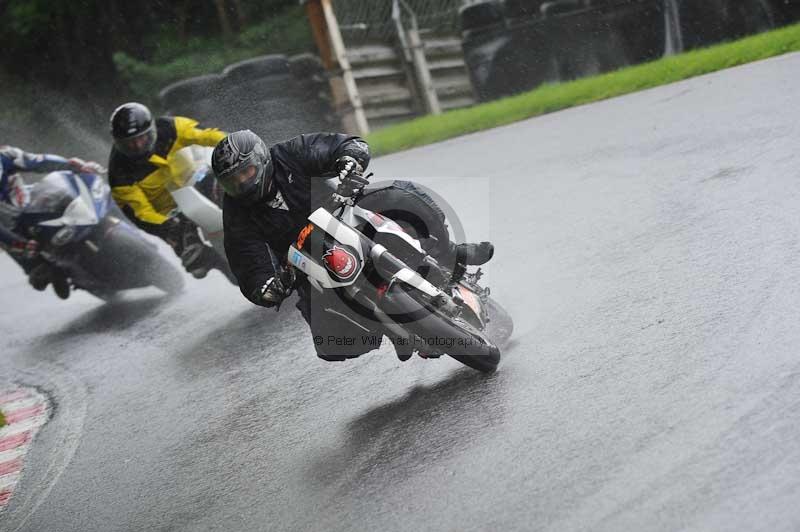 Motorcycle action photographs;Trackday digital images;cadwell;cadwell park photographs;event digital images;eventdigitalimages;motor racing louth lincolnshire;no limits trackdays;peter wileman photography;trackday;trackday photos