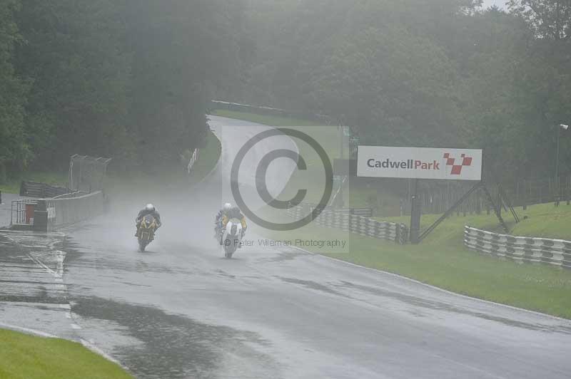 Motorcycle action photographs;Trackday digital images;cadwell;cadwell park photographs;event digital images;eventdigitalimages;motor racing louth lincolnshire;no limits trackdays;peter wileman photography;trackday;trackday photos