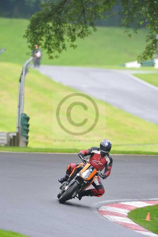 Motorcycle action photographs;Trackday digital images;cadwell;cadwell park photographs;event digital images;eventdigitalimages;motor racing louth lincolnshire;no limits trackdays;peter wileman photography;trackday;trackday photos