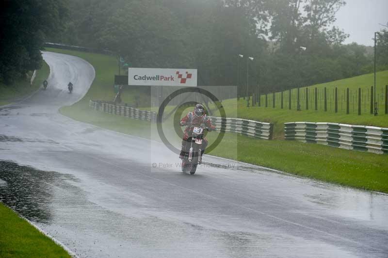 Motorcycle action photographs;Trackday digital images;cadwell;cadwell park photographs;event digital images;eventdigitalimages;motor racing louth lincolnshire;no limits trackdays;peter wileman photography;trackday;trackday photos